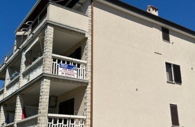 Three-room apartment in an attractive location - Novigrad