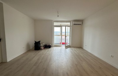 Wohnung in Novigrad, dritte Etage, komplett renoviert